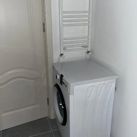 Garsoniera La Doi Pasi De Mare *