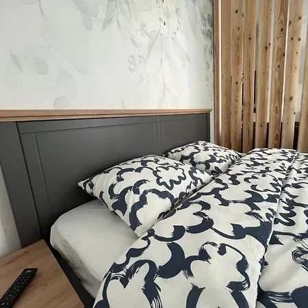 Garsoniera La Doi Pasi De Mare Apartman *